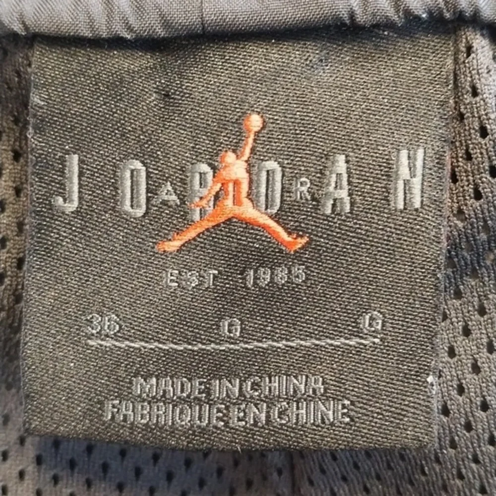 Jordan Men's Flight Heritage Gore-Tex Zippered Side Size 36 Black Wind Pants‎